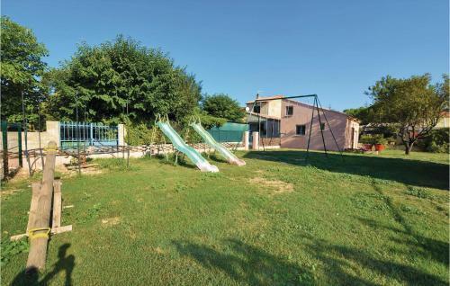 Three-bedroom Holiday Home In Carpentras