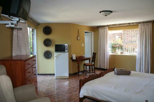 Hostal Columbus Guest House