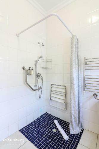 Hostal A Tuscan Villa Guest House