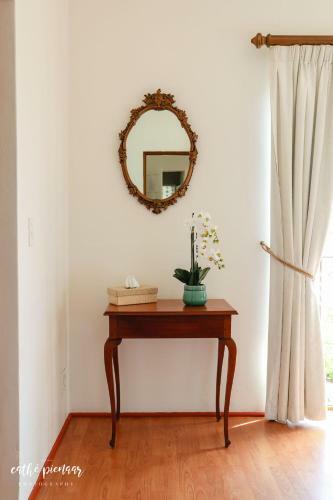 Hostal A Tuscan Villa Guest House