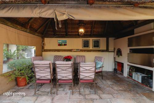 Hostal A Tuscan Villa Guest House