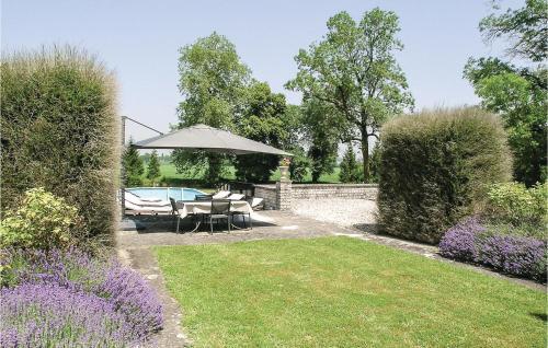 Six-bedroom Holiday Home In Cherval
