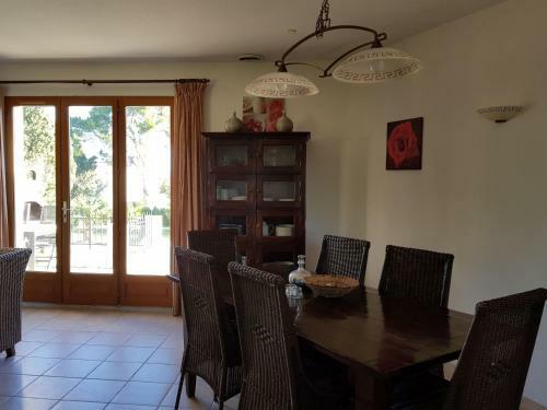 Spacious Holiday Home In Escales With Private Swimming Pool