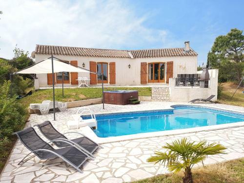 Spacious Holiday Home In Escales With Private Swimming Pool