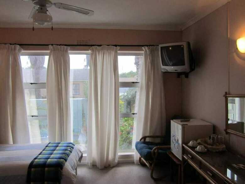 Hostal Two Owls Guest House