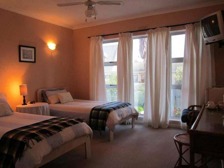 Hostal Two Owls Guest House