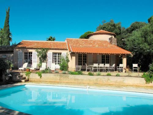 Holiday Home Le Grand Bleu (max100)