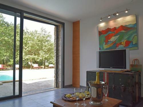 Luxurious Villa In Malaucene With Private Swimming Pool