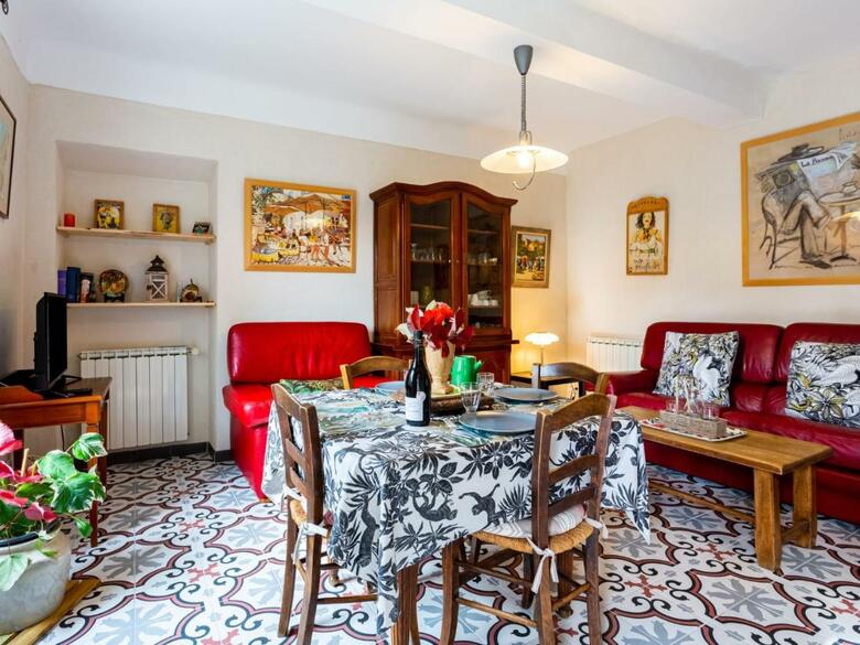 Holiday Home Les Vignes (mbe100)