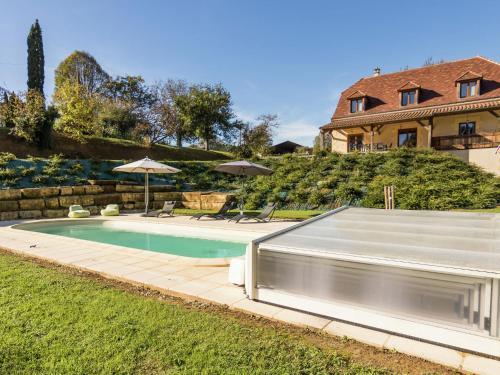 Luxury Villa In Montignac With Heated Pool