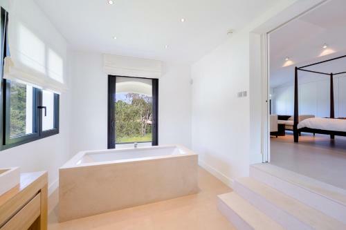 Mougins Villa Sleeps 10 Pool Air Con Wifi
