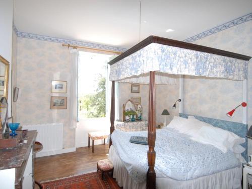 Upscale Mansion In Neuffons With Swimming Pool And Garden