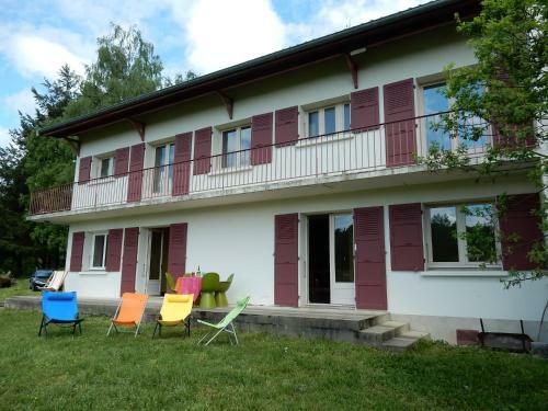 Comfortable Villa On Lake In Roybon
