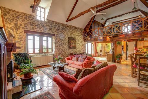 Saint-andre-de-najac Villa Sleeps 8 Pool Wifi