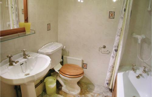 Thirteen-bedroom Holiday Home In St. Medard de Mussidan