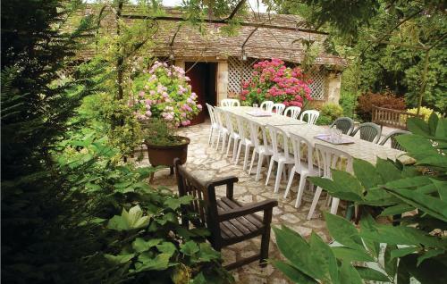 Thirteen-bedroom Holiday Home In St. Medard de Mussidan