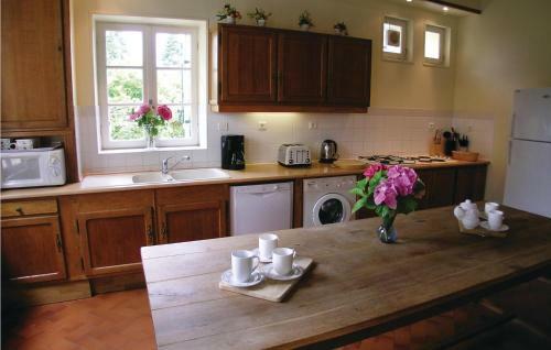 Thirteen-bedroom Holiday Home In St. Medard de Mussidan