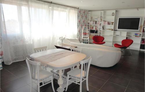 Two-bedroom Apartment In Sauvian