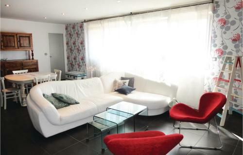 Two-bedroom Apartment In Sauvian