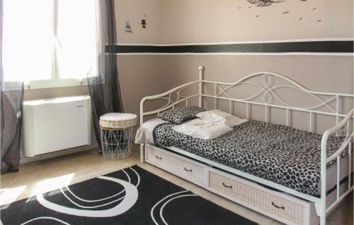 Five-bedroom Holiday Home In Sorgues