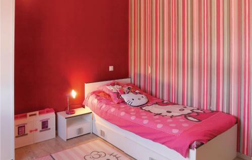 Five-bedroom Holiday Home In Sorgues