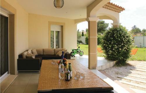 Five-bedroom Holiday Home In Sorgues