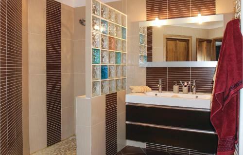 Five-bedroom Holiday Home In Sorgues