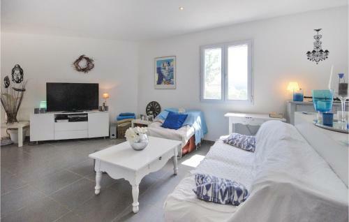 Three-bedroom Holiday Home In Tourves