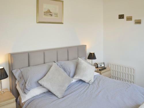 Water's Edge Holiday Home