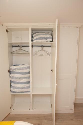 Bright 1 Bedroom Apartment With Views In Bath