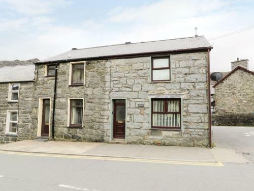 20 Glynllifon Street