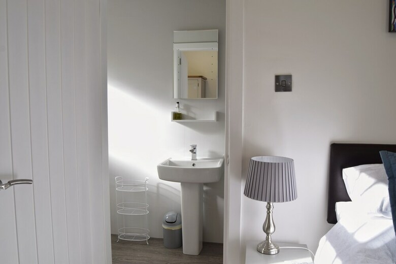 Hostal Avenue Guest House