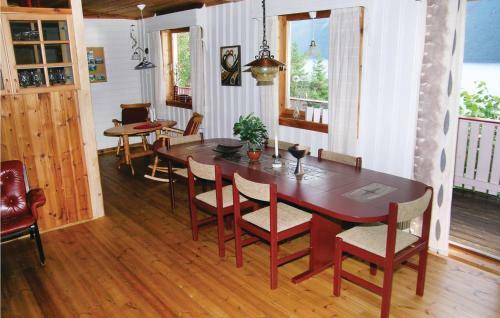 Holiday Home Eidsv�g Sommarfj�str�a