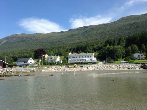Hotel Eidsv�g Fjordhotell