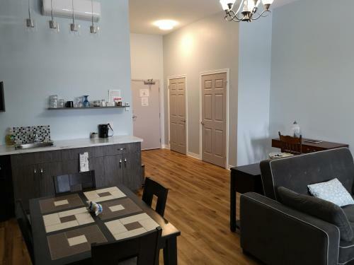 Apartamento Canalside Restaurant, Inn & Kitchen Store