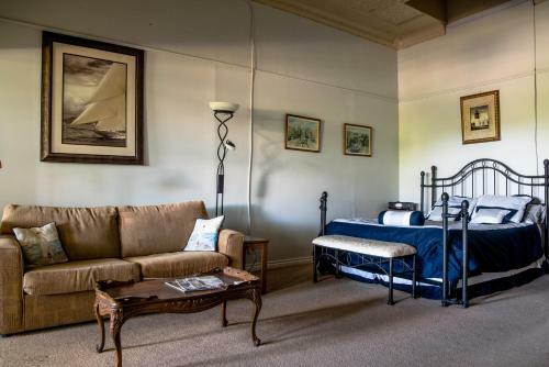 Apartamento Canalside Restaurant, Inn & Kitchen Store