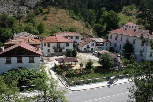 Petleto Houses