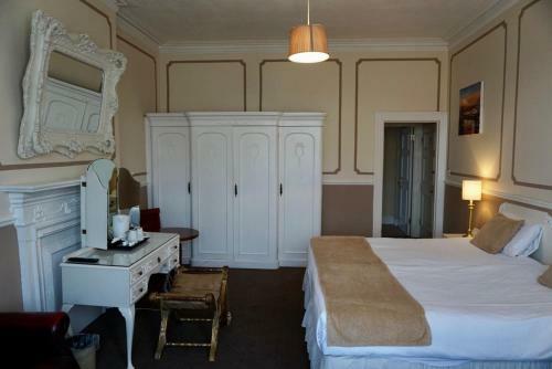 Albany Hotel