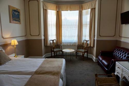 Albany Hotel
