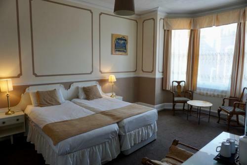 Albany Hotel