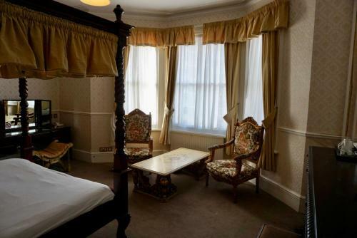Albany Hotel