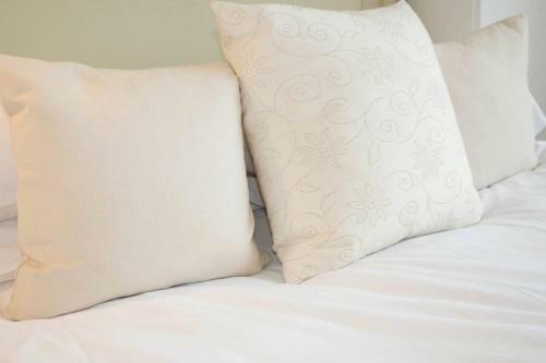 Bright & Stylish 2 Bed 1st Floor Apartment