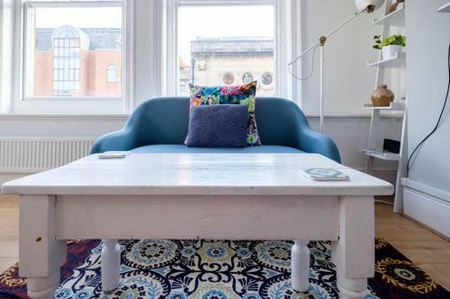 Bright & Stylish 2 Bed 1st Floor Apartment