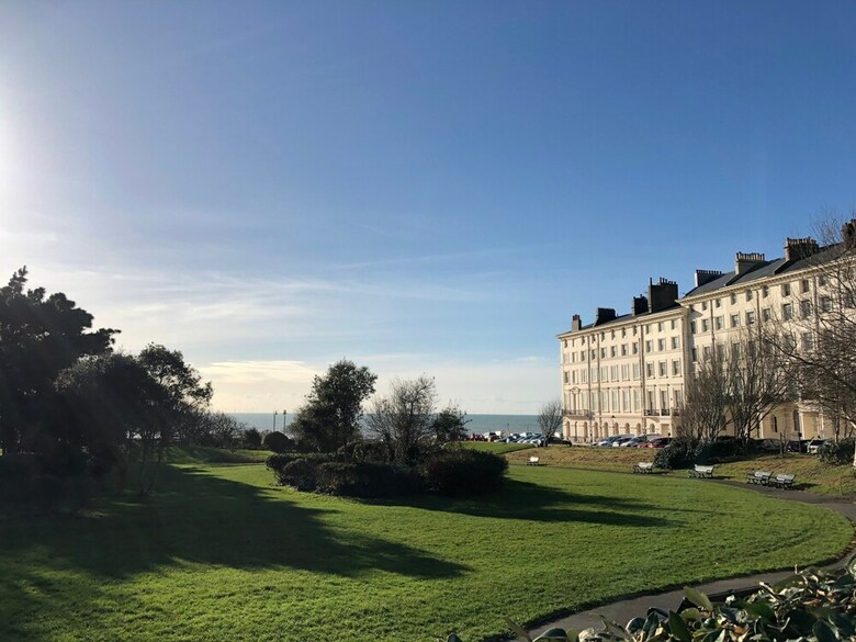 2 Bedroom Brighton Apartment With Sea Views