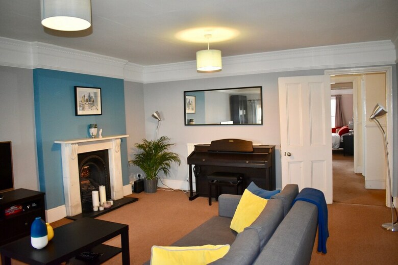 2 Bedroom Brighton Apartment With Sea Views