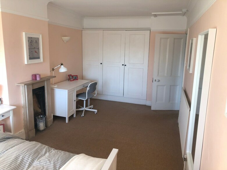 2 Bedroom Brighton Apartment With Sea Views