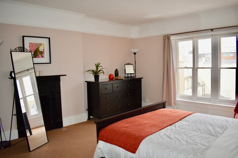 2 Bedroom Brighton Apartment With Sea Views