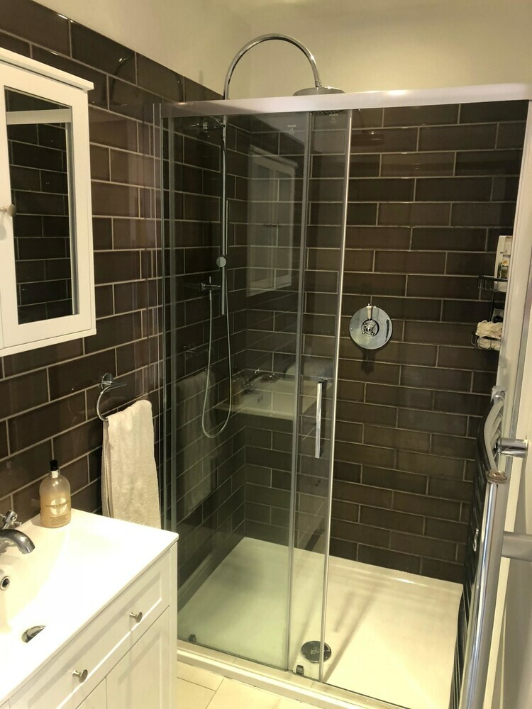 2 Bedroom Brighton Apartment With Sea Views