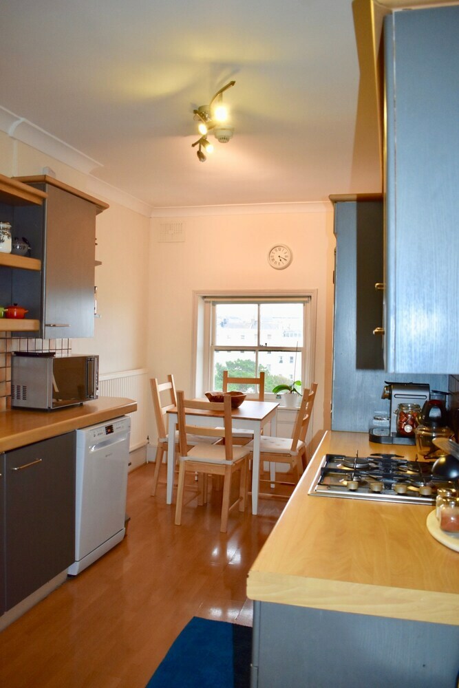 2 Bedroom Brighton Apartment With Sea Views