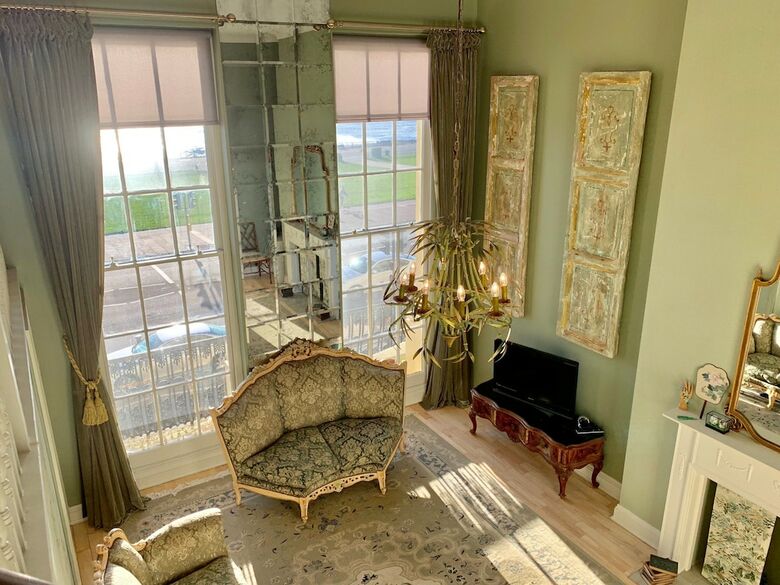 Apartamento 2 Bedroom Regency Flat On The Sea Front